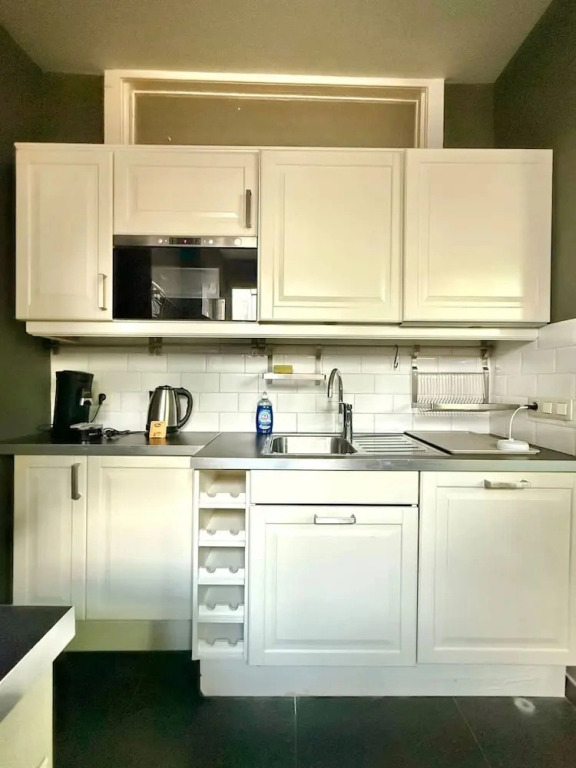 3 min to the Grand-place 6 min to Manneken Pis Sleeps 6