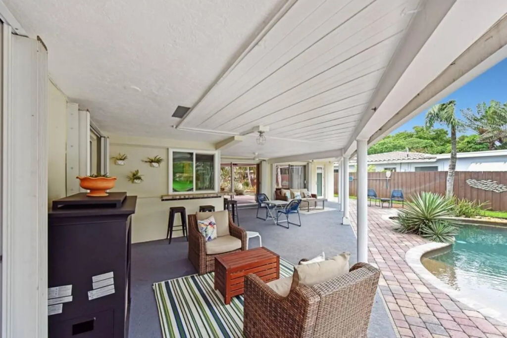 Private pool and canal home with Office space