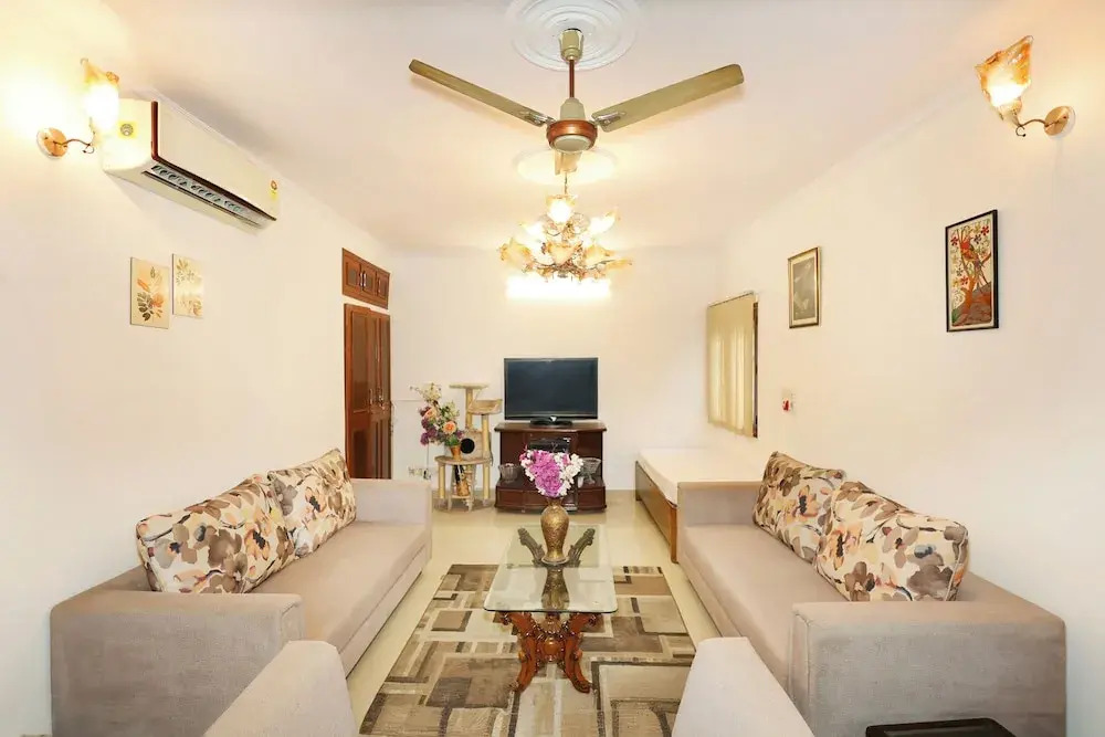 Amber Crest by Redolive10min ~airportdelhi2bhk
