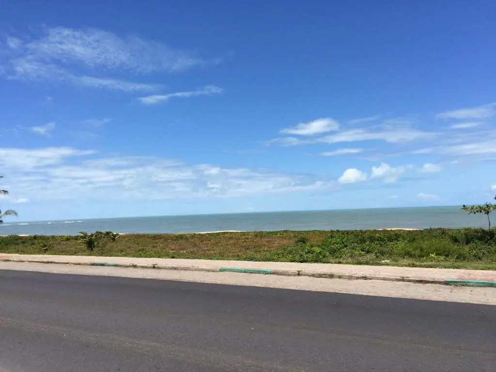 Casa frente praia na av beira mar com piscina