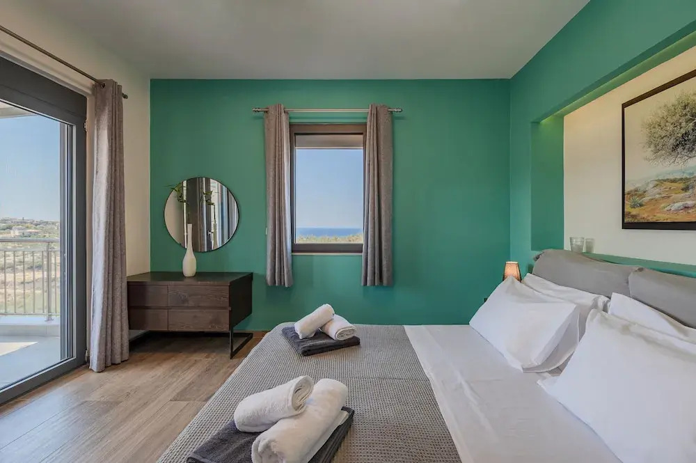 3As Luxury Villa with Heated Pool, Sauna and Gym