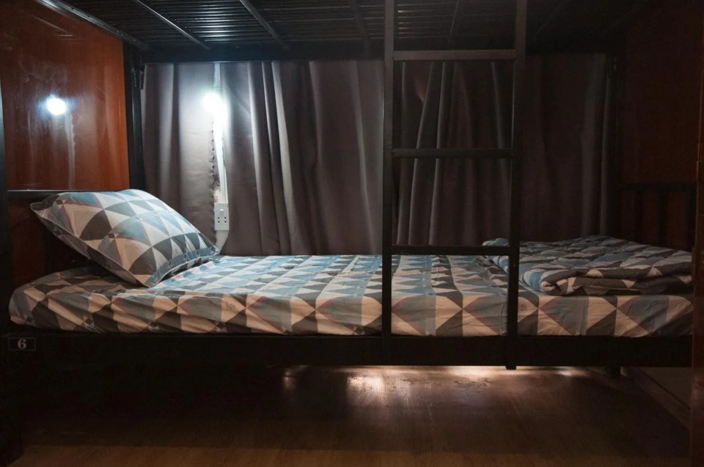 The Prince of Whales Hostel & Bar