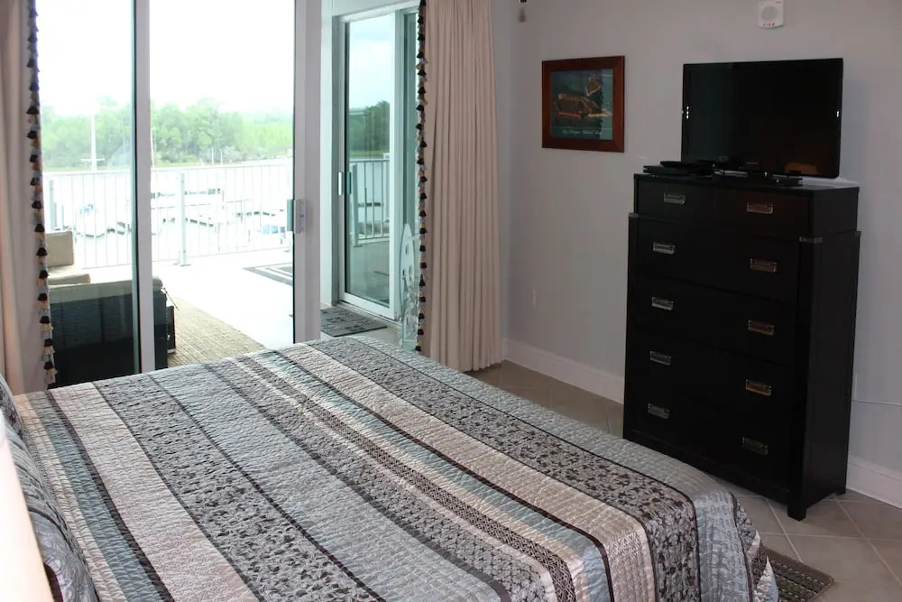 Whar305x 2 Bedroom Condo