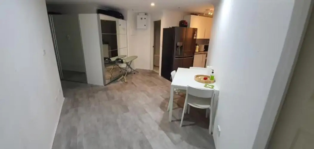 Private Modern Room in center of the city