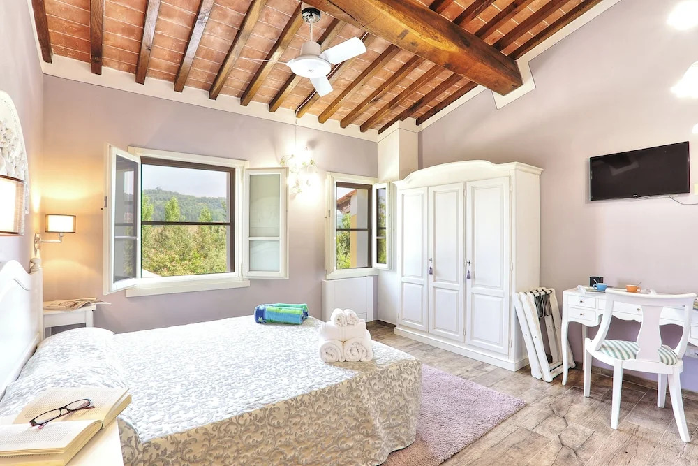 Luxury Villa in Tuscany with Pool near Pisa and Florence - Sixe Bedrooms 12 pl
