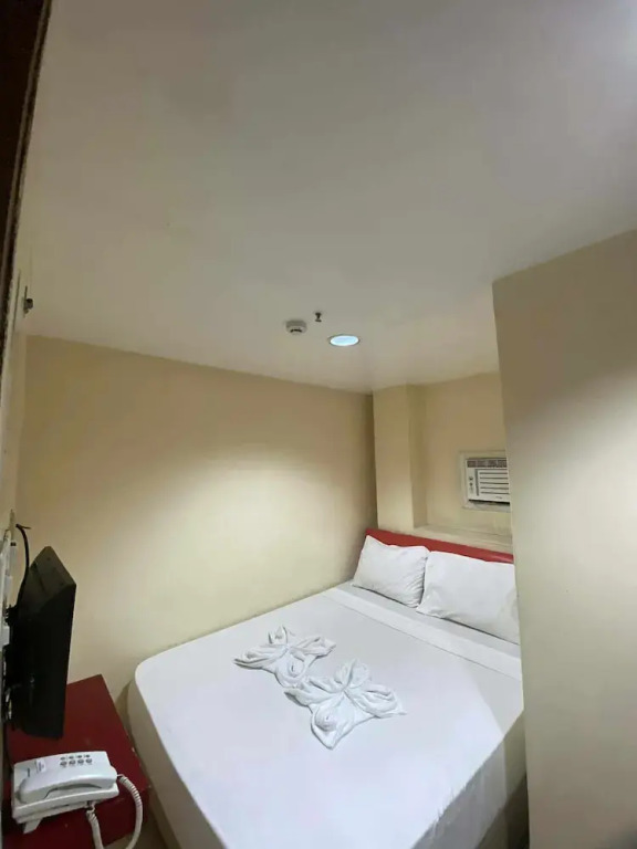 OYO 912 Fb Suites