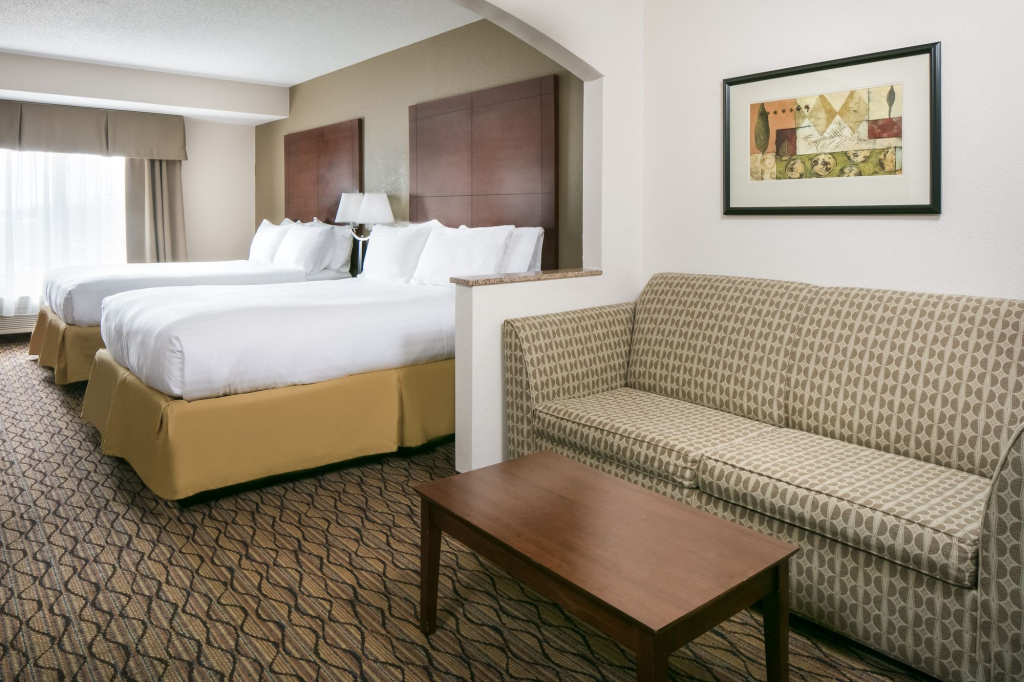 Holiday Inn Express & Suites Clinton by IHG