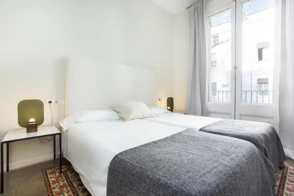 4 bedroom apartment with a balcony in Las Ramblas 2 2