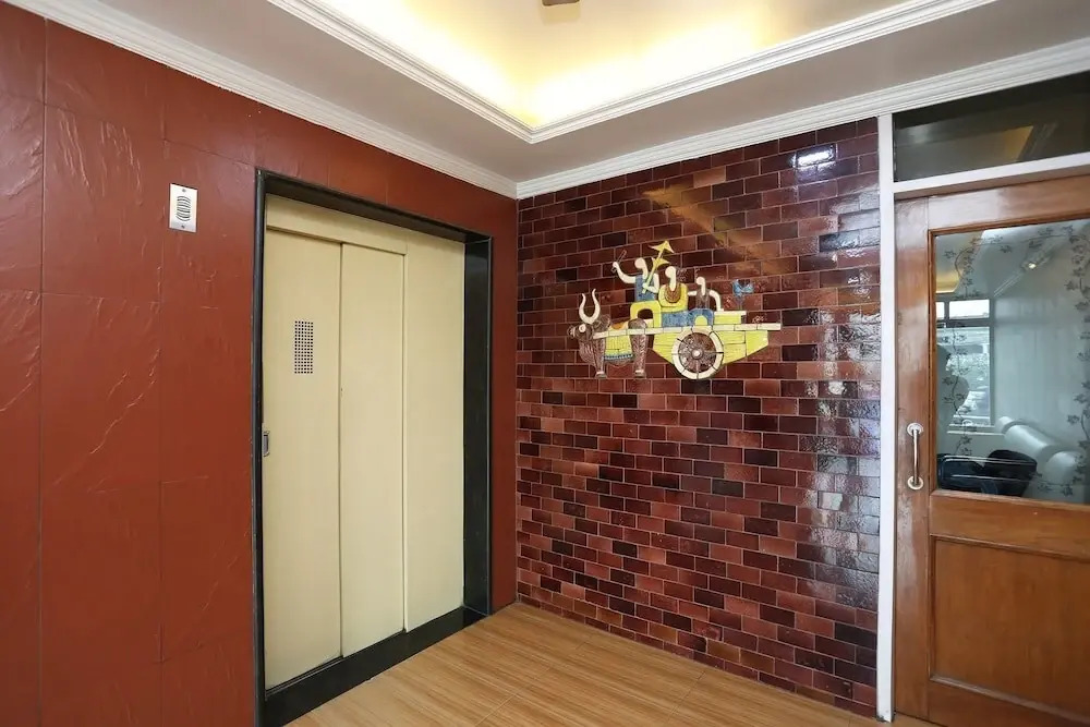 Hotel Kesar Palace by OYO Rooms