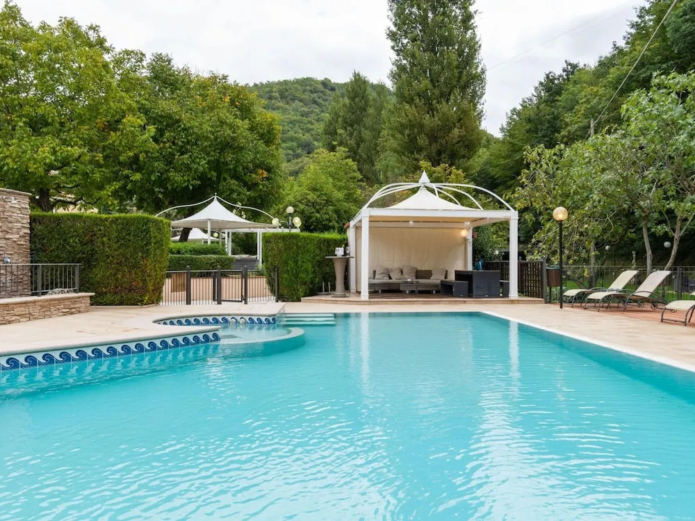Family Escape With Pools and Sauna