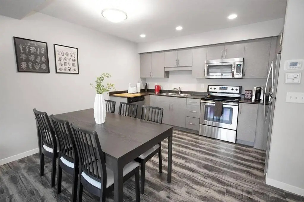 Modern and Comfortable Townhouse in South Winnipeg