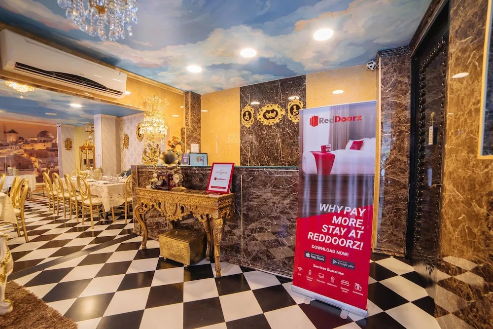 RedDoorz Plus @ Aguirre Avenue BF Homes
