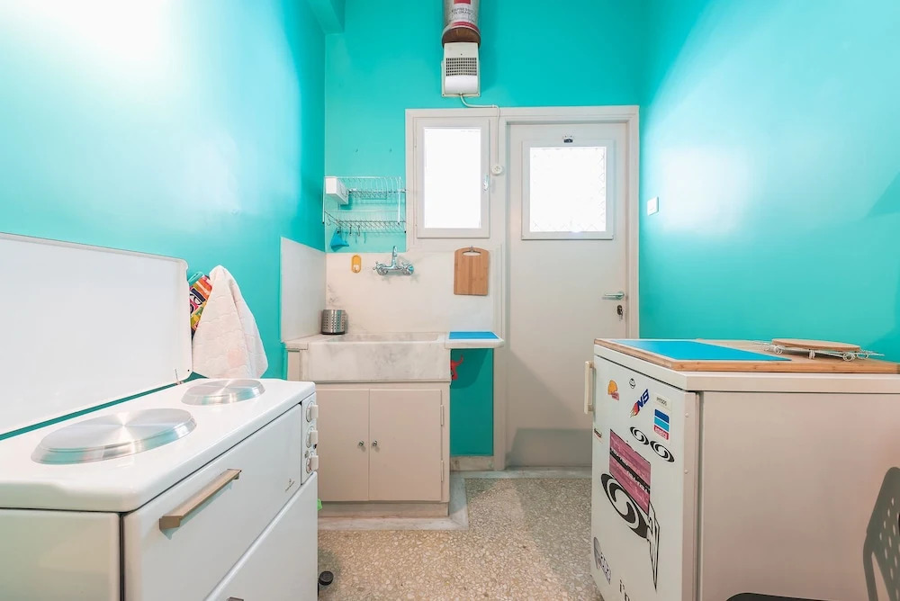 Bright 2 Bed Apartment by Cloudkeys