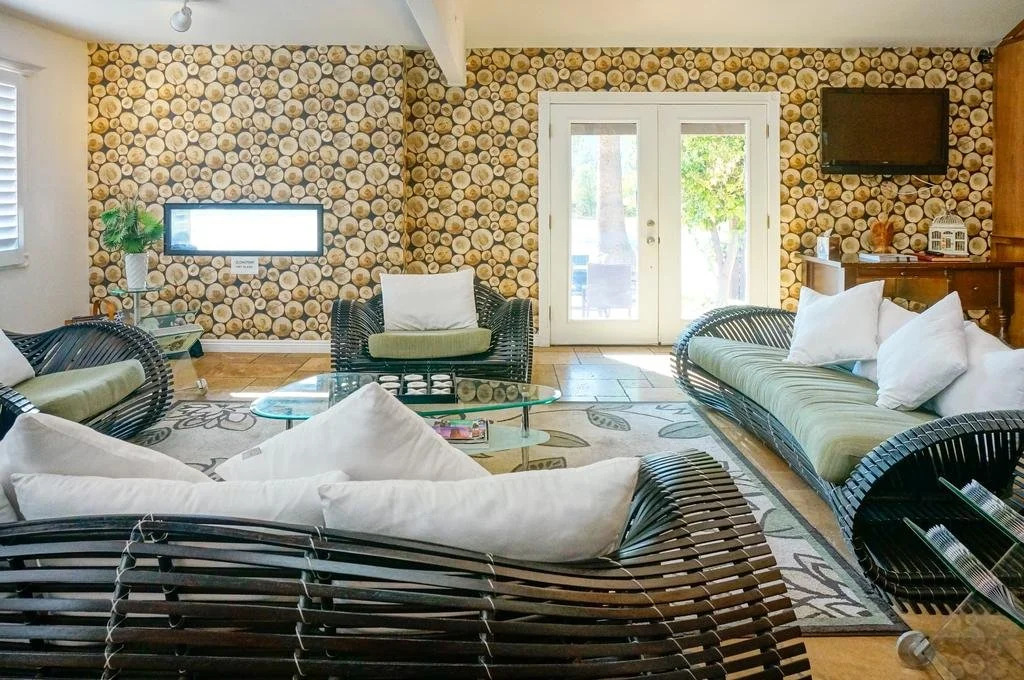 Hummingbird Inn