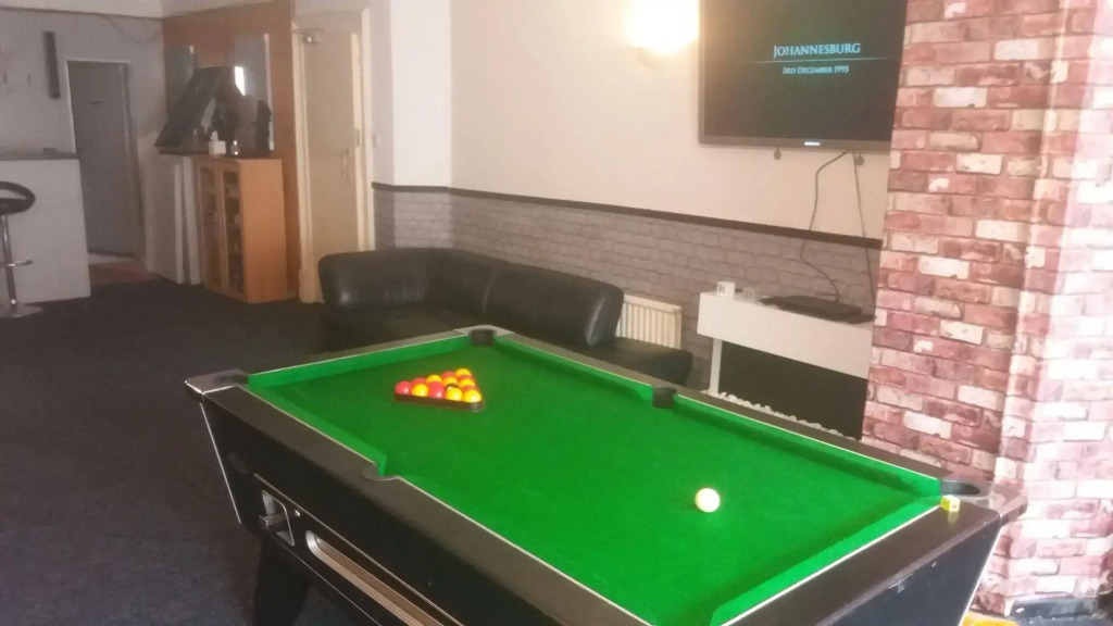 Crompton Hotel