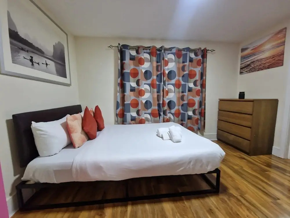 Deluxe 1-bed Apartment in Greenford