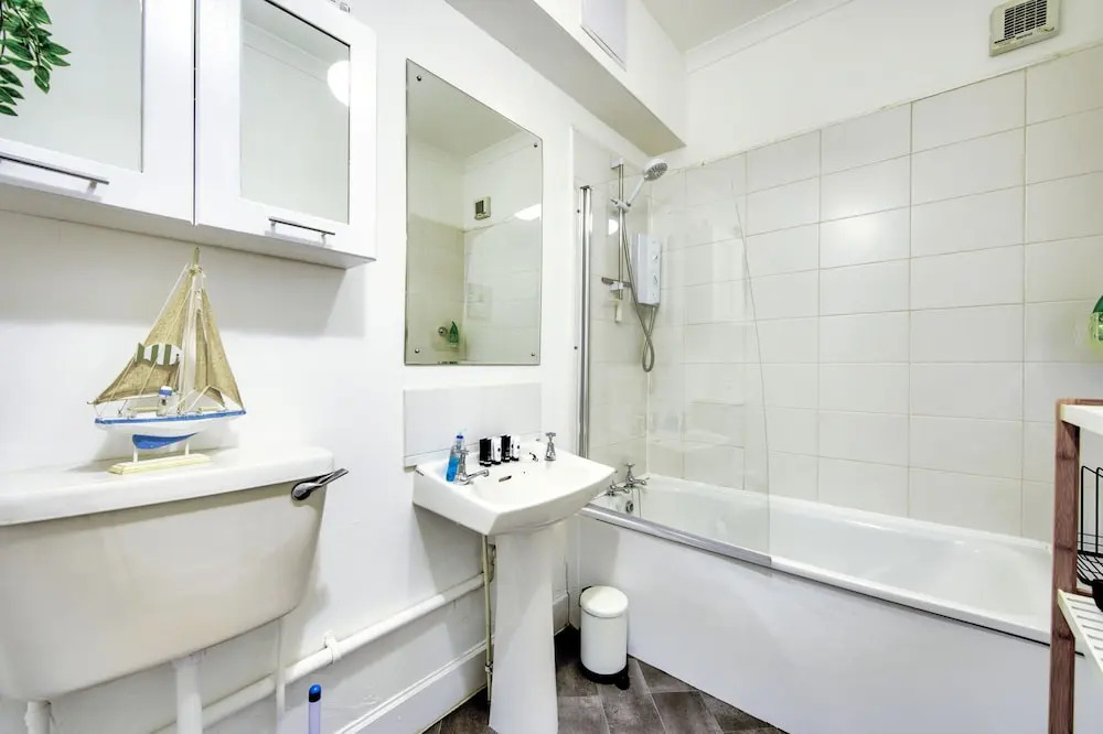 Spacious 2Br Home In New Town
