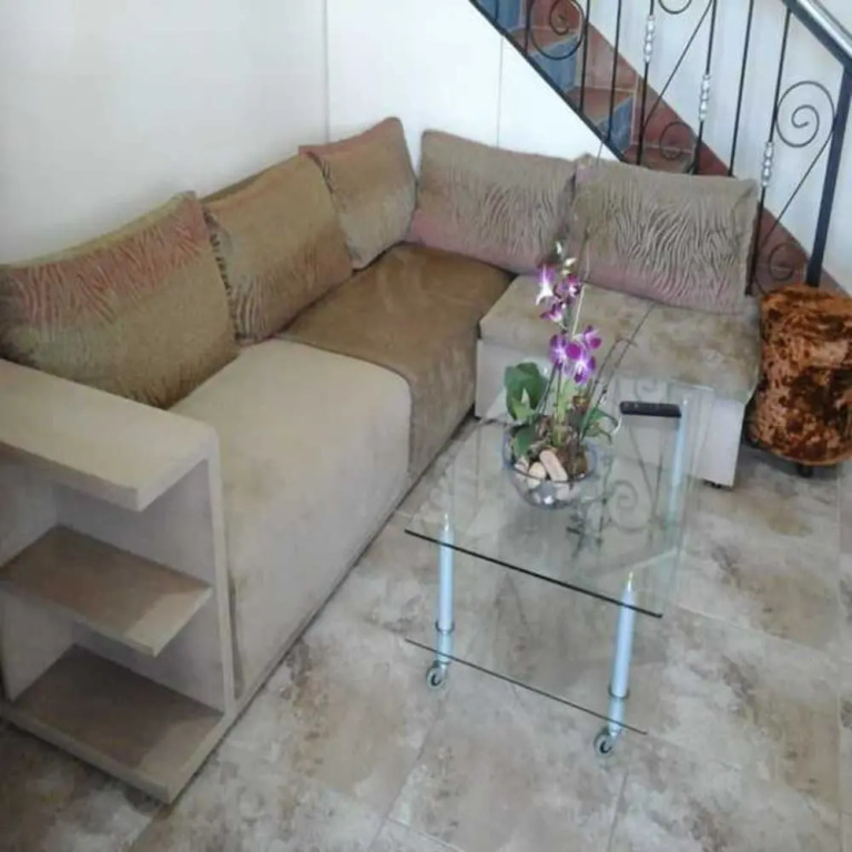 Nely y Pietro share apartment