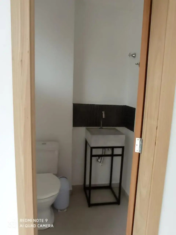 Casa com dois pavimentos nova, em Mariscal