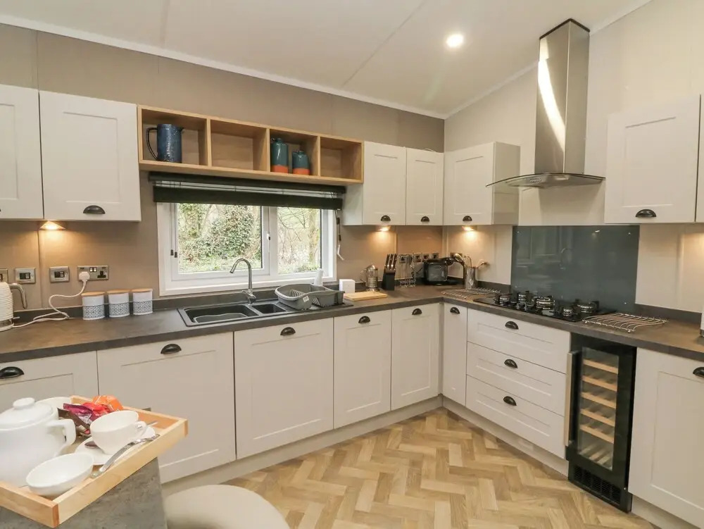 18 Manleigh Park