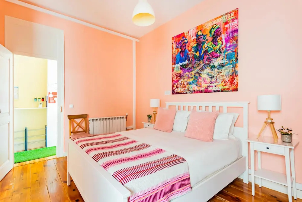 Bright & Beautiful Top Floor Graça Flat