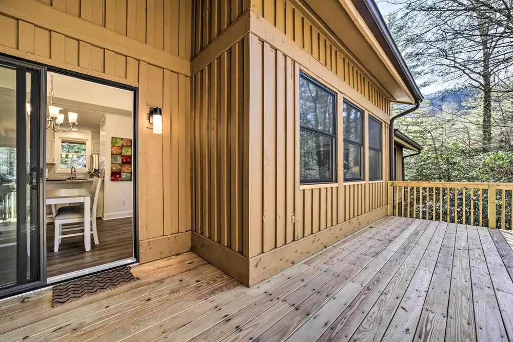 Sapphire Home w/ Grill & Pool Access