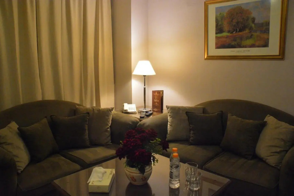 Capri Hotel Suites