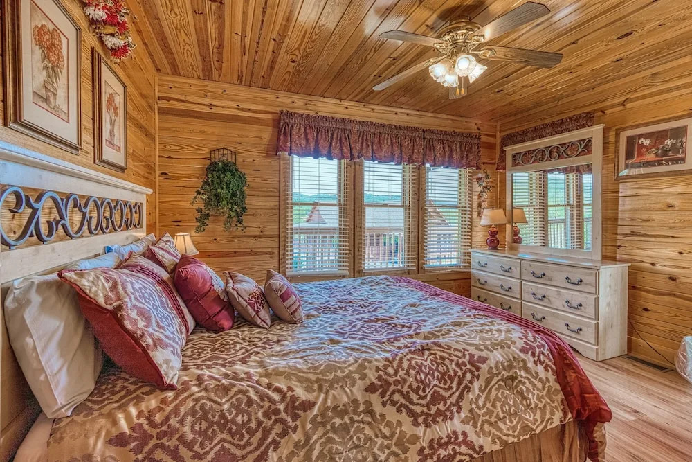 Mountain Breeze 5 Bedrooms 3 Bathrooms Cabin