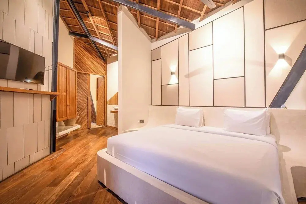 Gorgeous 2-br Penthouse, 800m to the Beach