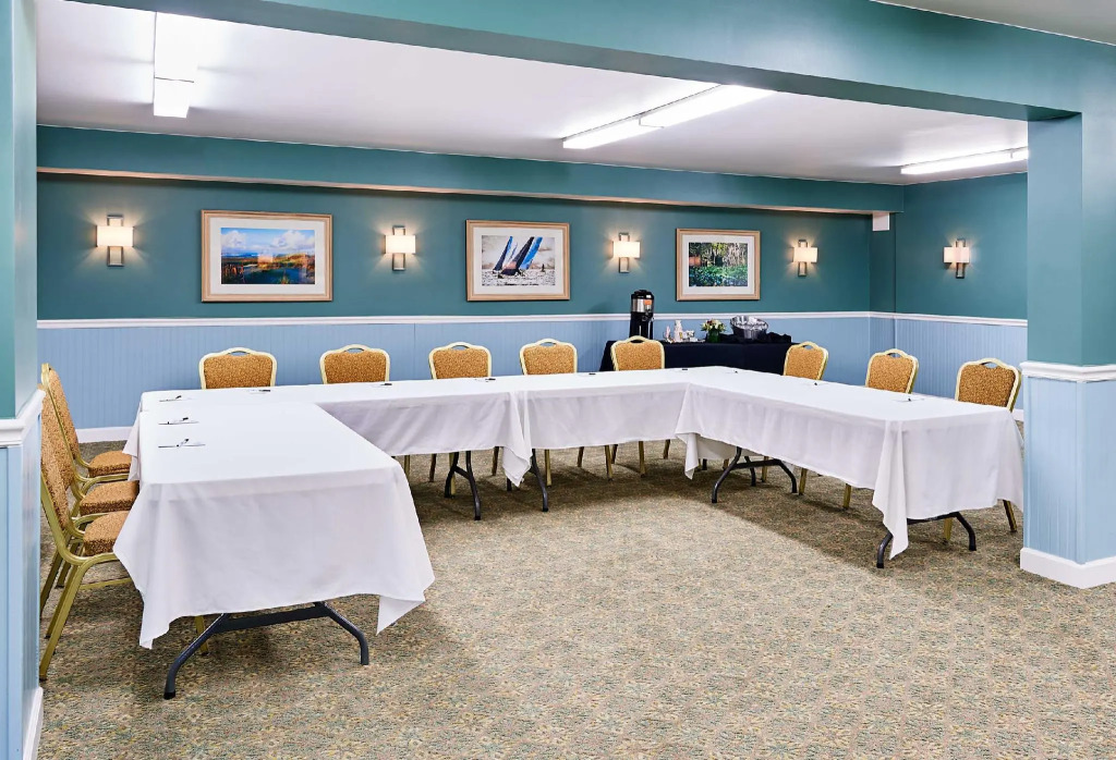 The Oceanfront Litchfield Inn 251