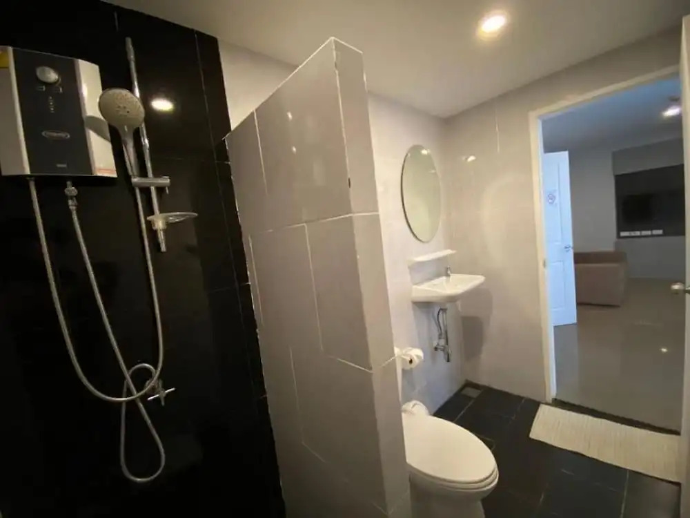 RQ Bangkok Sukhumvit 107 by Collection O