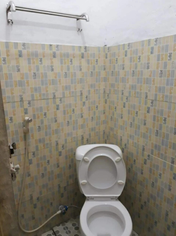 OYO Life 92780 Kost Bara