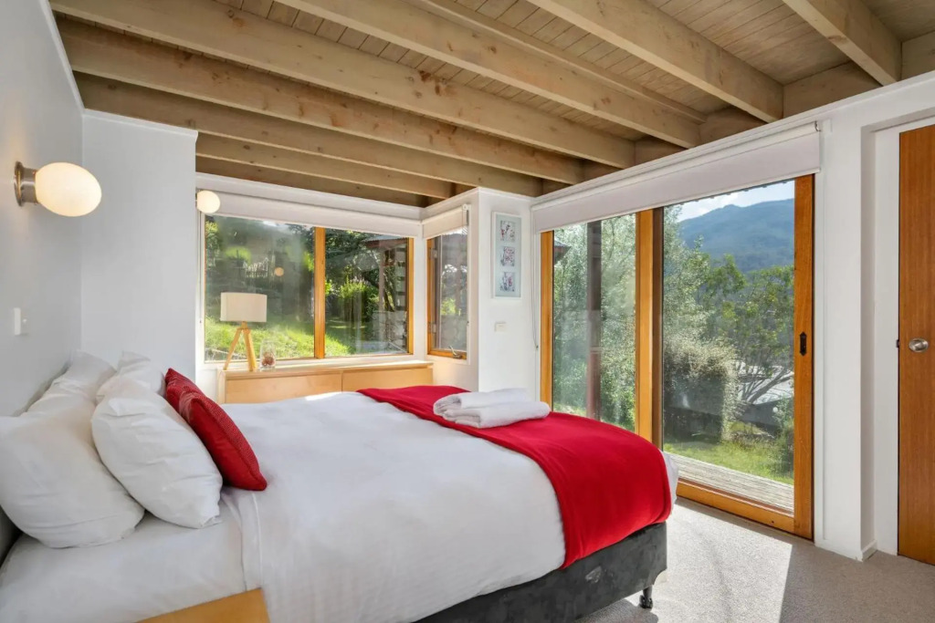 Banjo 1 bedroom with loft bunk room and amazing views