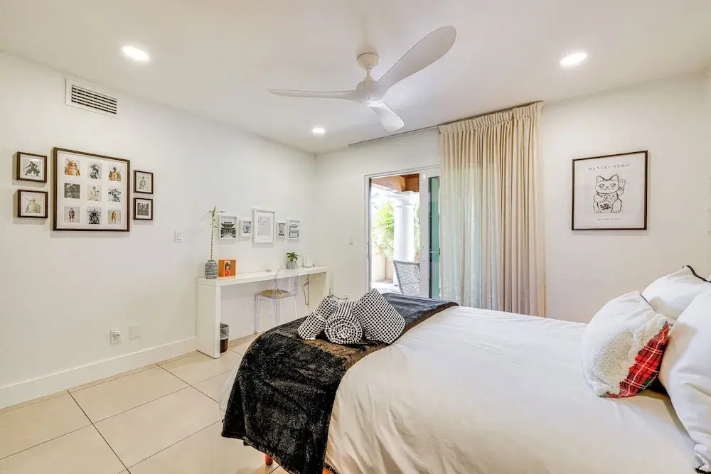 Modern Scottsdale Townhome w/ Heated Pool Access