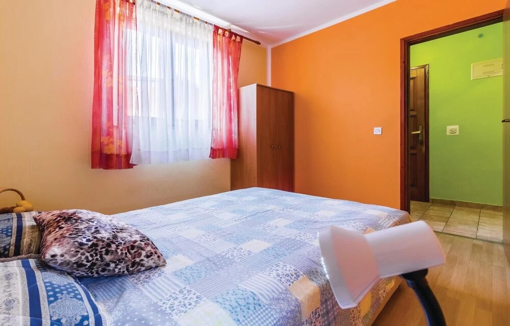 Amazing Home in Liznjan With Wifi and 2 Bedrooms
