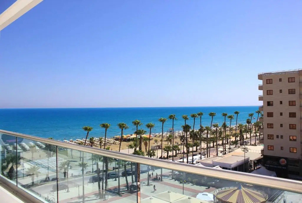 2b Seafront Boutique Apartment - Finikoudes Beach