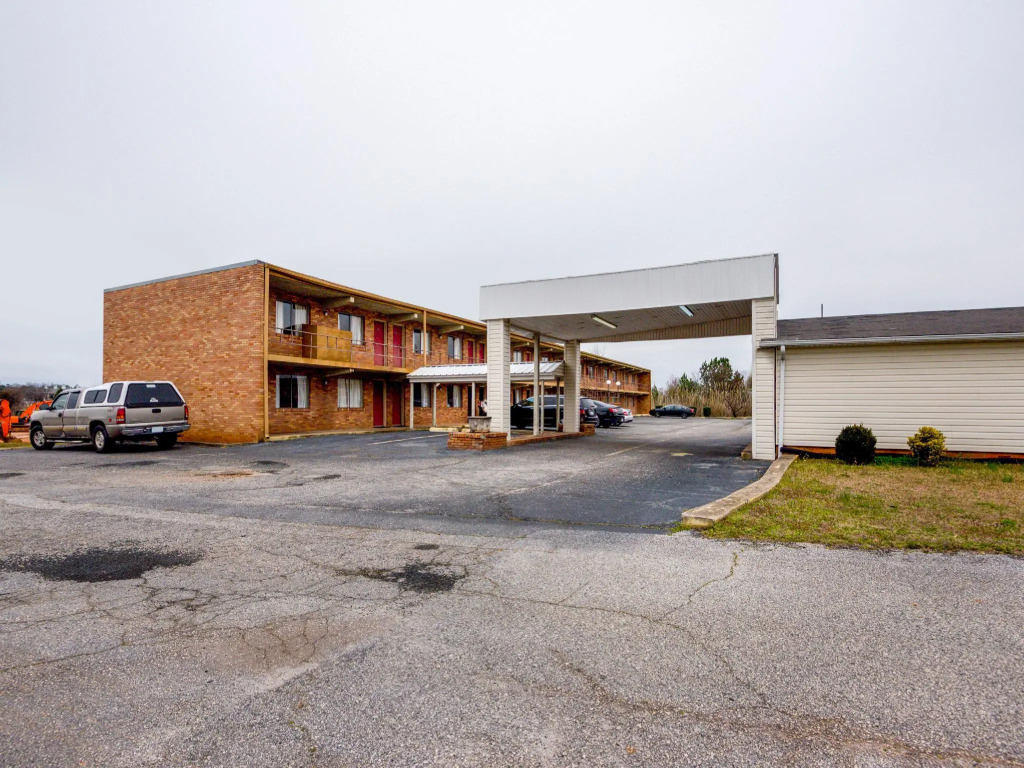 Deluxe Inn