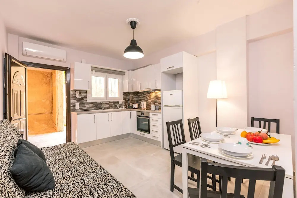 Bright apartment near Corfu town by Konnect