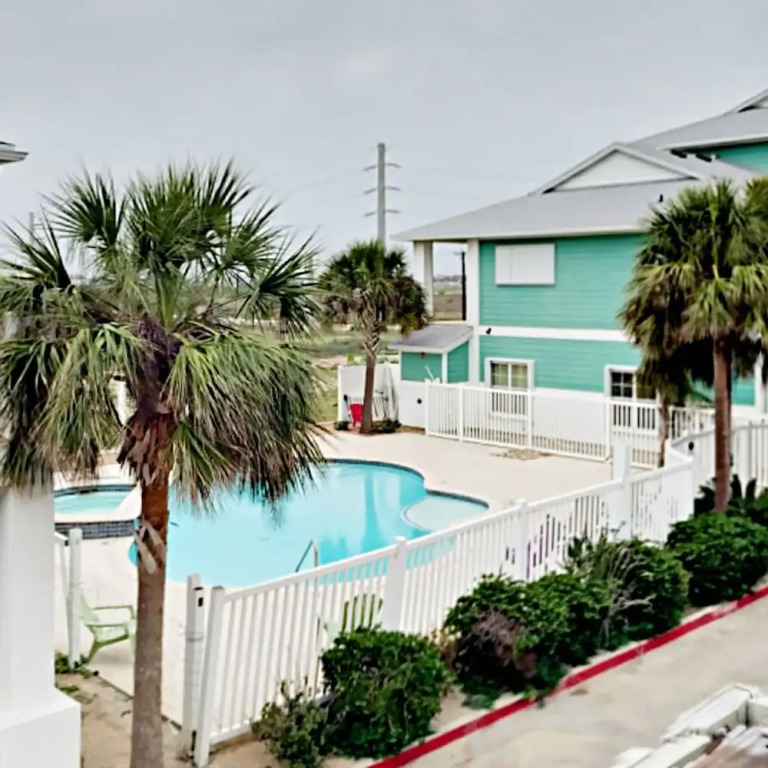 Coconutties - Three Bedroom Condo