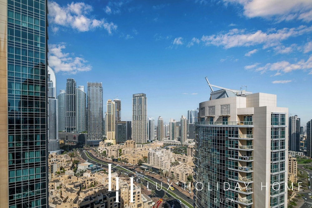 LUX The Burj Khalifa Fountain View Suite 3