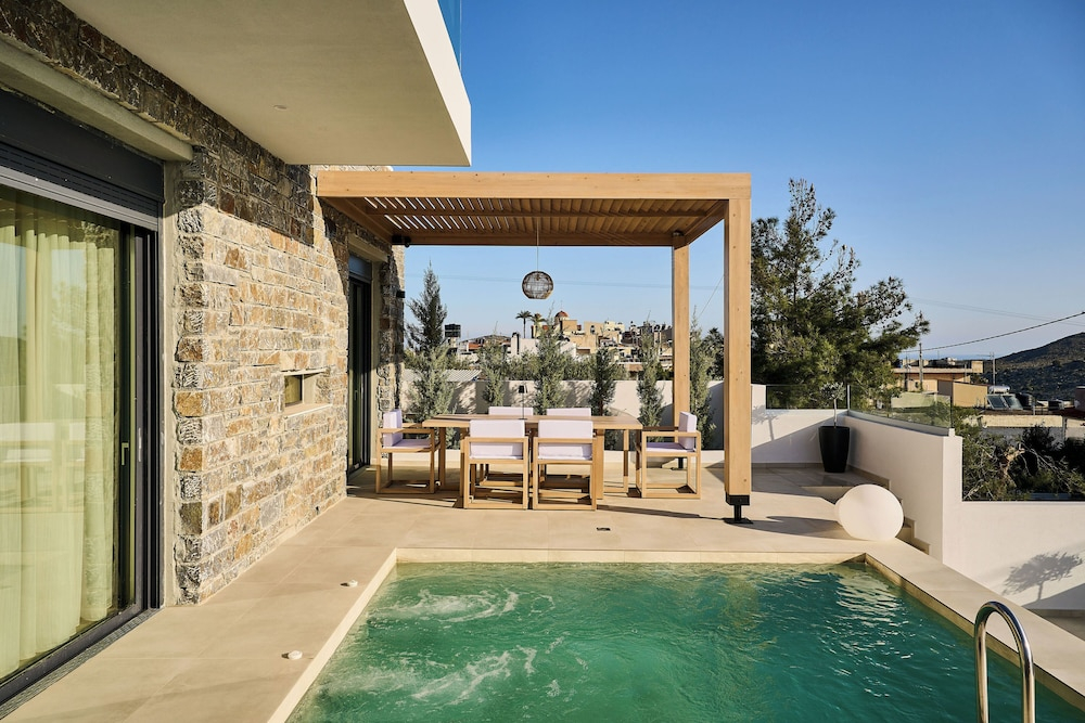 POLYTELIA - Luxury Living