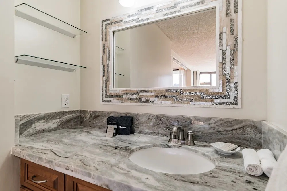 Tower 1 Suite 2705 - QQS