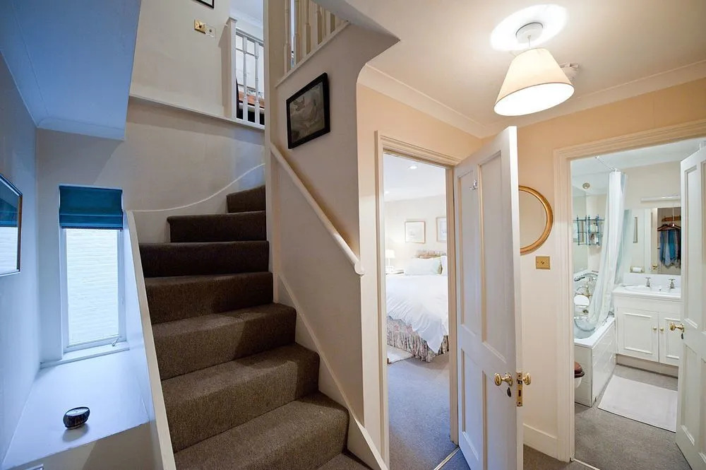 The London Agent Pimlico King Bed