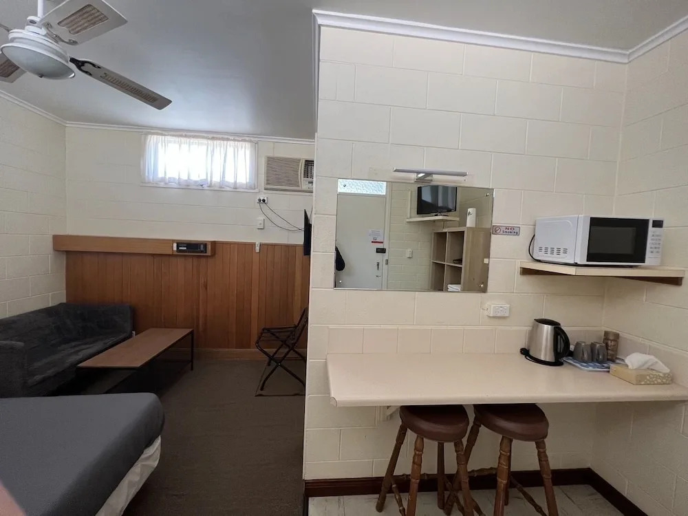 Glossop Motel