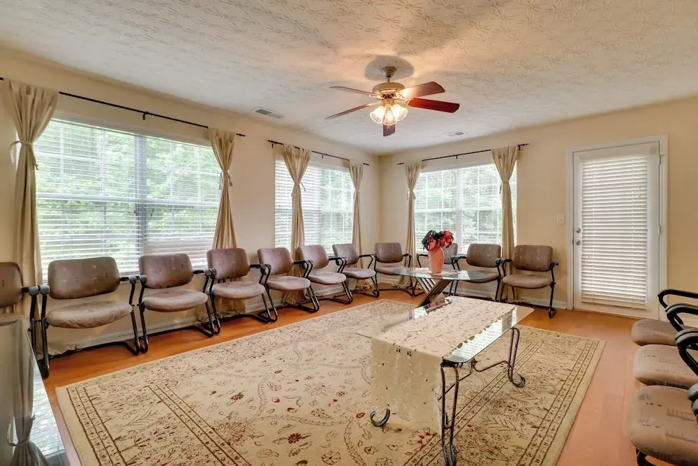 Suburban Atlanta Vacation Home - 20 Mi to Downtown