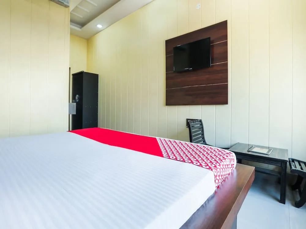 Capital O 38771 Hotel J7 International