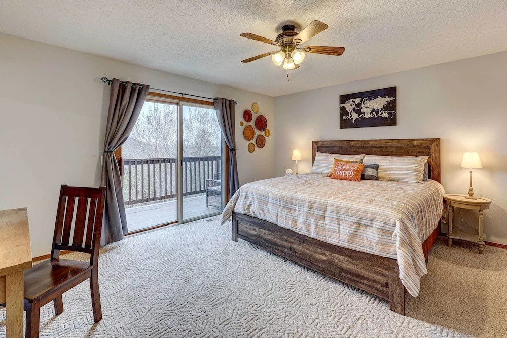 Holiday Island Vacation Rental w/ 2 Balconies
