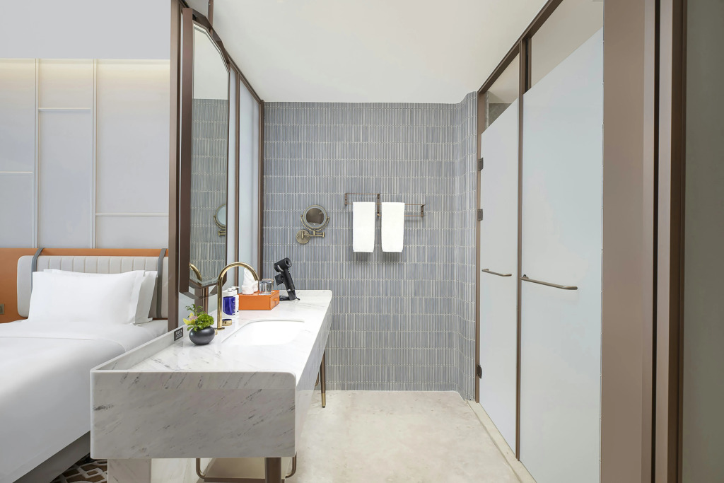 voco Chongqing Chaotianmen by IHG