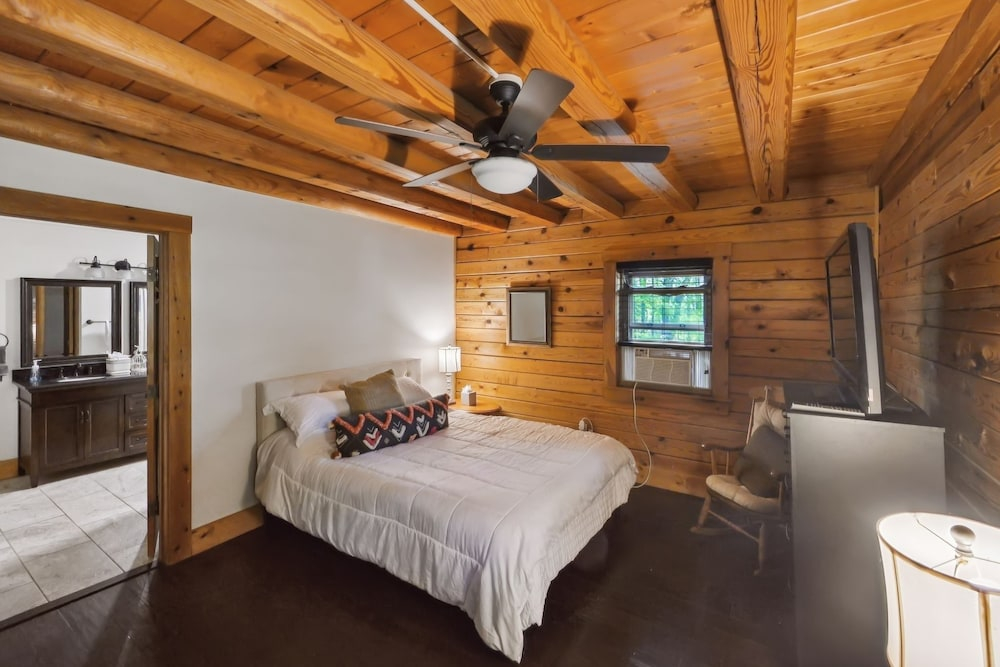 Cushing Home Family Cabin Near Wachusett Mtn 4 Bedroom Home