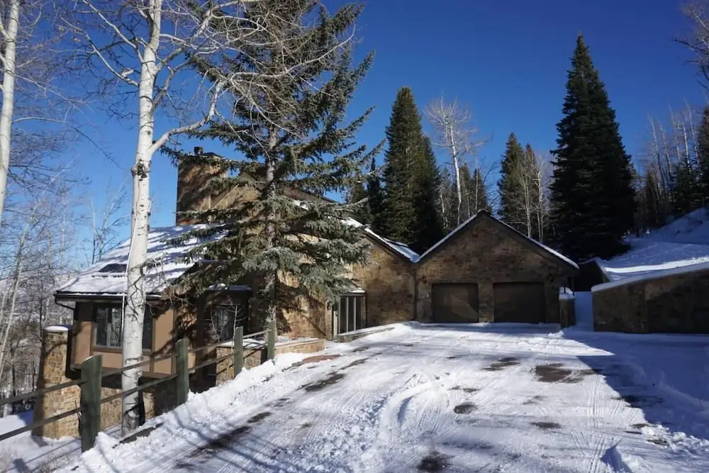 Large Wood Run 6 Bedroom Ski-in / Ski-out Access Home by RedAwning